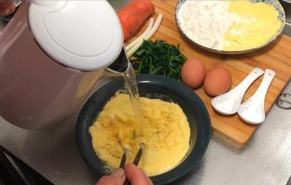 玉米面用开水烫的目的，面食更松软/口感更香（玉米面易成形）560 / 作者:UFO爱好者 / 帖子ID:90559