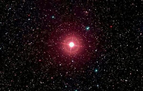 红超巨星有多大，太阳质量的100倍（最大的比太阳大45亿倍）647 / 作者:UFO爱好者 / 帖子ID:81033