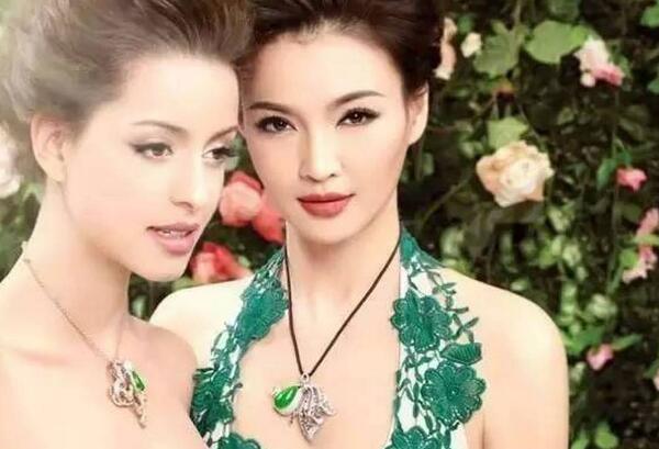 女人戴翡翠好还是玉好，翡翠提升颜值玉养神（手头宽裕选翡翠）895 / 作者:UFO爱好者 / 帖子ID:92480