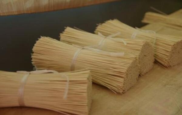 挂面中钠含量的标准，每100克含钠1200毫克（钠含量尽量低一点）398 / 作者:UFO爱好者 / 帖子ID:90116