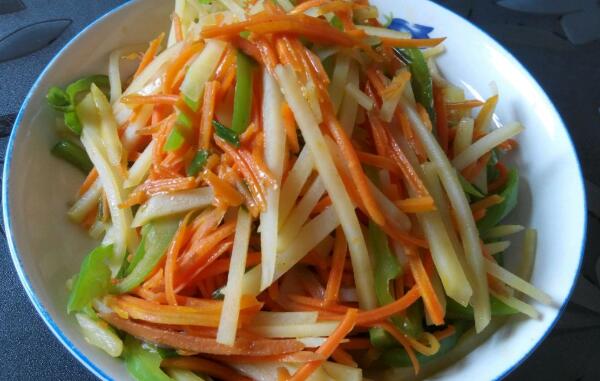 土豆丝和胡萝卜丝能一起炒吗，能（同炒色香味更好）4 / 作者:UFO爱好者 / 帖子ID:84382