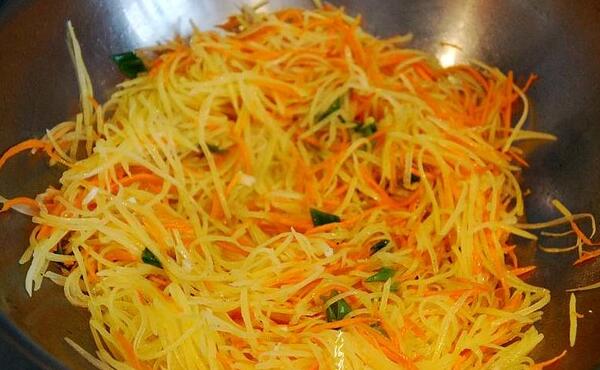 土豆丝和胡萝卜丝能一起炒吗，能（同炒色香味更好）332 / 作者:UFO爱好者 / 帖子ID:84382