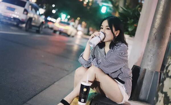 女人喝奶茶的四大危害，肥胖/血压升高/骨质疏松/不孕不育460 / 作者:UFO爱好者 / 帖子ID:83998