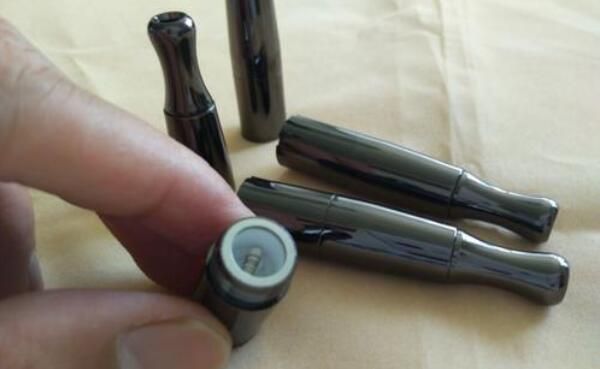 悦刻烟弹漏油严重怎么办，更换烟弹（吸烟不能太用力）973 / 作者:UFO爱好者 / 帖子ID:83983