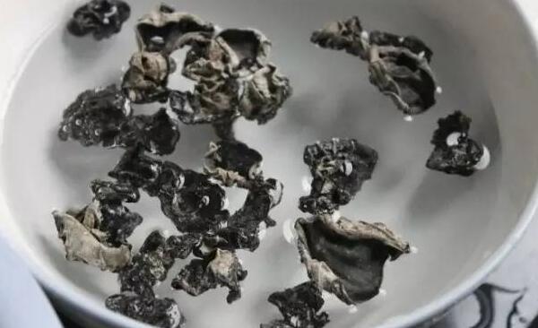 木耳泡水时间长有毒吗，有毒（泡水一个小时就好）220 / 作者:UFO爱好者 / 帖子ID:83728