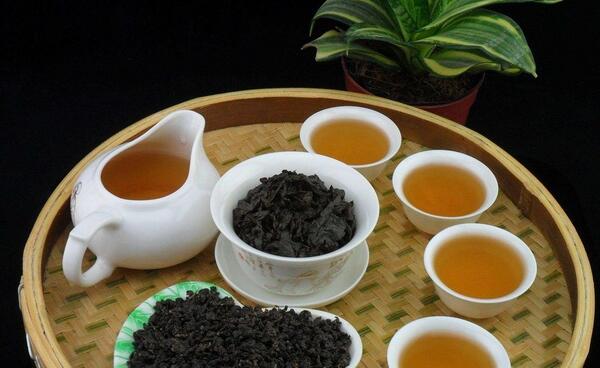 乌龙茶能和玫瑰花一起喝吗，能（有养颜美容的功效）774 / 作者:UFO爱好者 / 帖子ID:83933