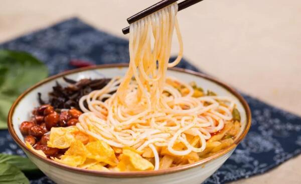 吃了过期5个月的螺蛳粉，出现呕吐、腹痛及时就医438 / 作者:UFO爱好者 / 帖子ID:80120