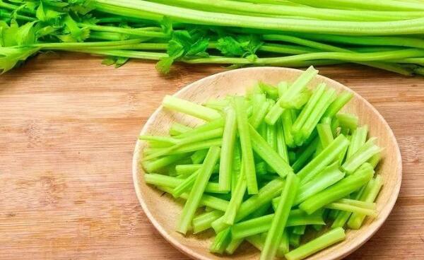 女人吃芹菜的坏处，吃多了腹痛、腹泻（男性吃多杀精）994 / 作者:UFO爱好者 / 帖子ID:82975