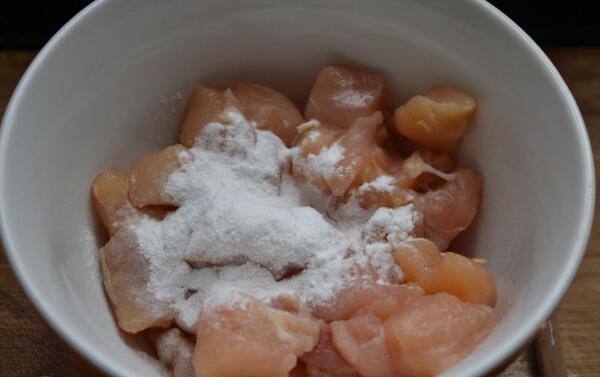 肉质鲜嫩小窍门，烹饪前加淀粉拌匀（烹饪时多放油）594 / 作者:UFO爱好者 / 帖子ID:82669