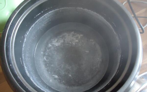 烧开水有白色沉淀物是，水碱或水垢 （碳酸钙和碳酸镁）65 / 作者:UFO爱好者 / 帖子ID:82590