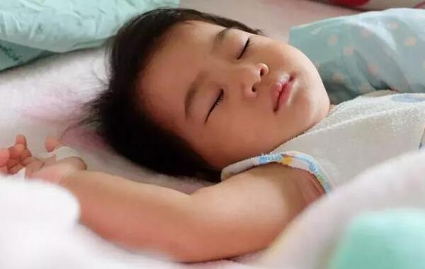 24度宝宝盖被子原则，盖中等厚度被子（出汗就减被子厚度）161 / 作者:UFO爱好者 / 帖子ID:82576