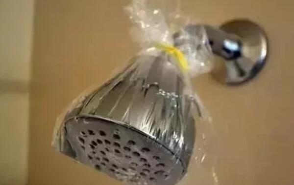 小苏打清洗花洒头妙招，袋子装满小苏打/套在花洒头上933 / 作者:UFO爱好者 / 帖子ID:82497