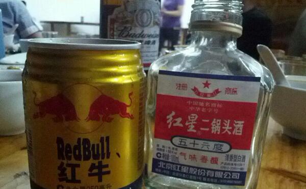 白酒能和红牛一起喝吗，不能（两者同食会损害心脏）274 / 作者:UFO爱好者 / 帖子ID:82344