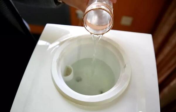 饮水机清洗方法，柠檬酸加热清洗（洗洁精、白醋也行）580 / 作者:UFO爱好者 / 帖子ID:82102