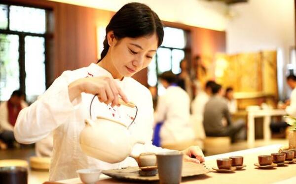 秋季喝什么茶，菊花茶去火、青茶润喉、红茶养阳气537 / 作者:UFO爱好者 / 帖子ID:82091