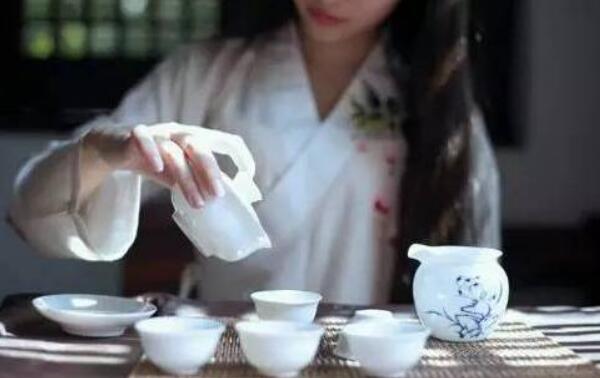 秋季喝什么茶，菊花茶去火、青茶润喉、红茶养阳气666 / 作者:UFO爱好者 / 帖子ID:82091