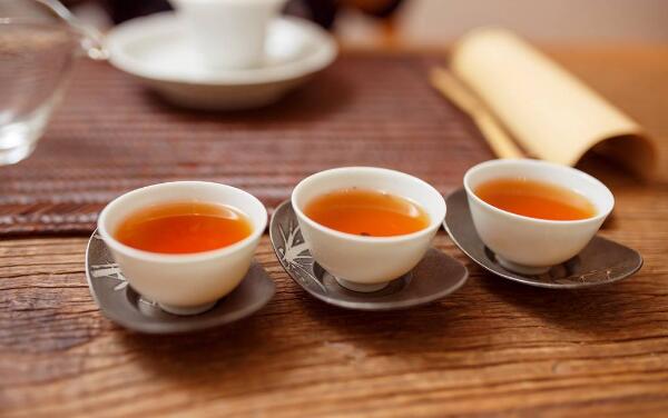 茶叶是酸性还是碱性，碱性（可以中和体内多余的酸）285 / 作者:UFO爱好者 / 帖子ID:81798