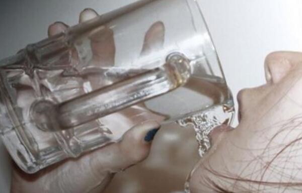 不喝水的危害，排泄不畅、诱发心脑血管疾病（严重时致死）607 / 作者:UFO爱好者 / 帖子ID:81696