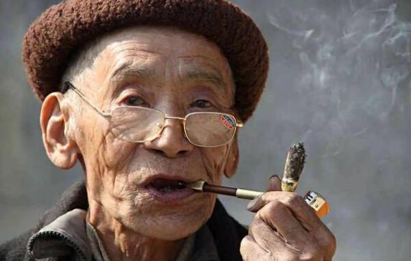 老人身上为什么有味道，人衰老会分泌2-壬烯醛（气味难闻）591 / 作者:UFO爱好者 / 帖子ID:81616