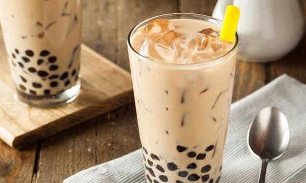 一杯奶茶多少卡路里，300-500卡路里（喝多了容易长胖）421 / 作者:UFO爱好者 / 帖子ID:81224