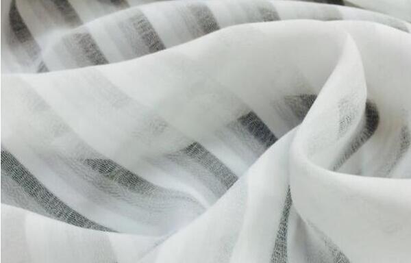 雪纺衣服静电怎么去除，喷防静电喷剂（或用干电池摩擦）144 / 作者:UFO爱好者 / 帖子ID:81002