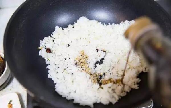 隔夜饭能吃吗，炒花饭味道极美（隔夜饭变质才不能吃）91 / 作者:UFO爱好者 / 帖子ID:80906