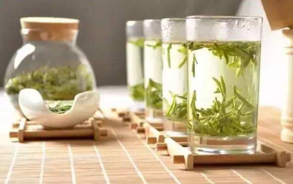 绿茶的冲泡时间，2-3分钟（中低档绿茶用100℃水冲泡）20 / 作者:UFO爱好者 / 帖子ID:80742