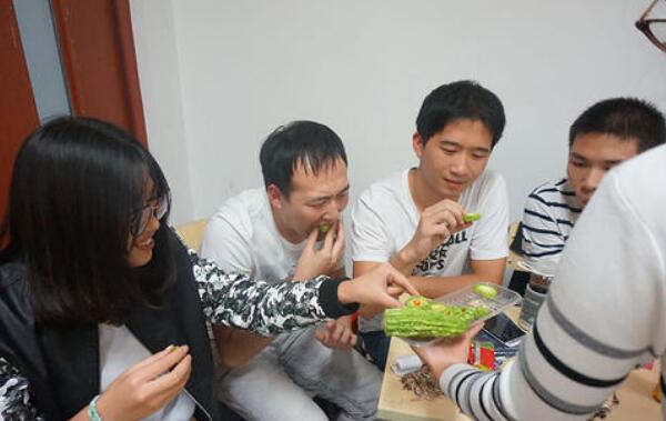 苦瓜可以生吃吗，可以（有降火减肥功效/适合夏季生吃）754 / 作者:UFO爱好者 / 帖子ID:80821