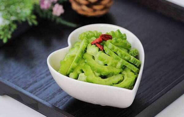 苦瓜可以生吃吗，可以（有降火减肥功效/适合夏季生吃）77 / 作者:UFO爱好者 / 帖子ID:80821
