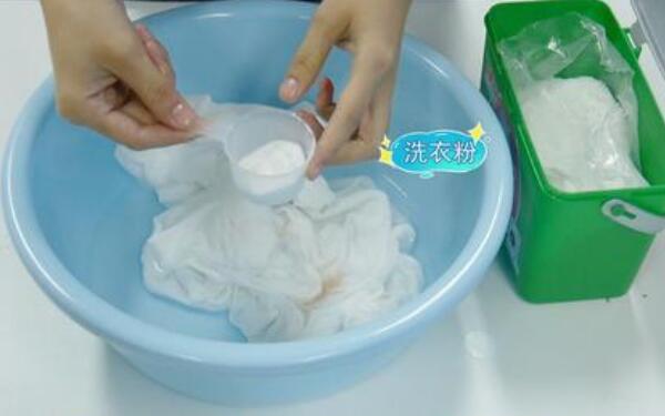 橘子汁弄衣服上怎么洗，新污渍滴白醋（或蘸点食盐搓洗）784 / 作者:UFO爱好者 / 帖子ID:80638
