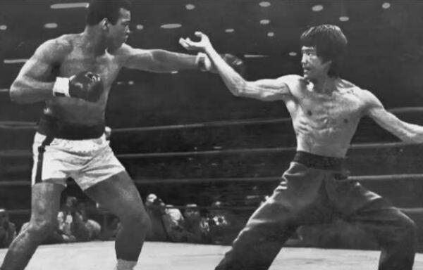 李小龙一秒9拳是真的吗，全速不止9拳（世界纪录13拳）830 / 作者:UFO爱好者 / 帖子ID:78102