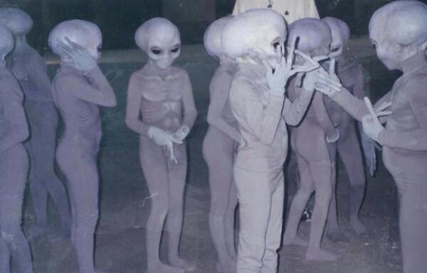 小灰人为什么帮助美国：有更高级外星人存在（小灰人认怂）976 / 作者:UFO爱好者 / 帖子ID:70849
