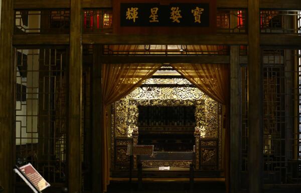 天下第一床在哪里：重庆巴渝古床博物馆，黄金装饰达200克67 / 作者:UFO爱好者 / 帖子ID:72287