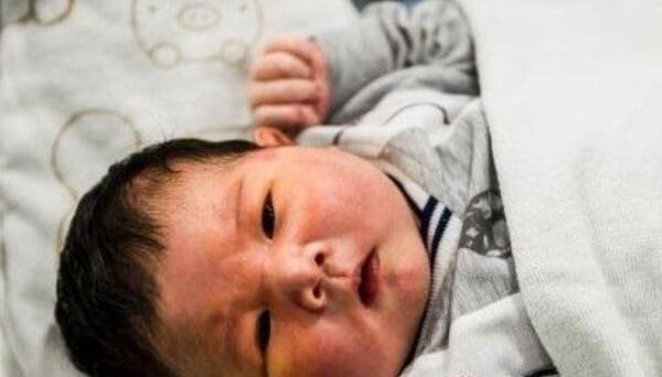 中国最大巨婴多少斤：14.24斤，普通婴儿出生5-8斤61 / 作者:UFO爱好者 / 帖子ID:72092