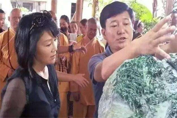 亚洲一号翡翠原石被切是真的吗 这块原石真的被切了吗587 / 作者:UFO爱好者 / 帖子ID:102626