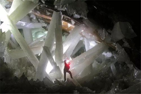 世界上最不可思议的洞穴 墨西哥的水晶洞穴（大量水晶）567 / 作者:UFO爱好者 / 帖子ID:91862