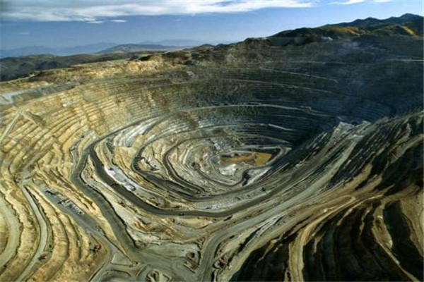 世界上最大的铜矿 智利埃斯科地达铜矿山（占世界38%）862 / 作者:UFO爱好者 / 帖子ID:91816