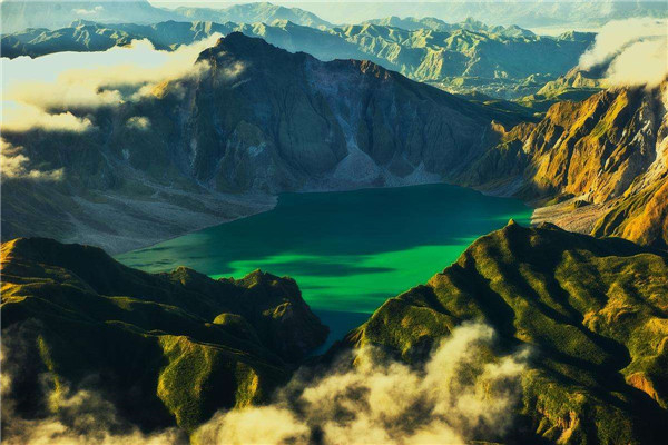 世界十大最美火山口湖泊 长白山天池上榜蓝湖相当迷人89 / 作者:UFO爱好者 / 帖子ID:91938
