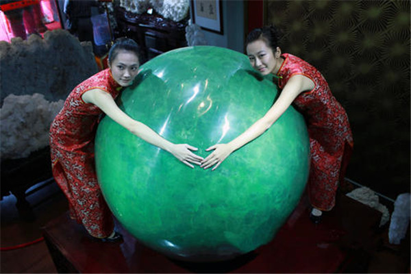 世界上最大的夜明珠 重达8.53吨直径为1.72米807 / 作者:UFO爱好者 / 帖子ID:92058