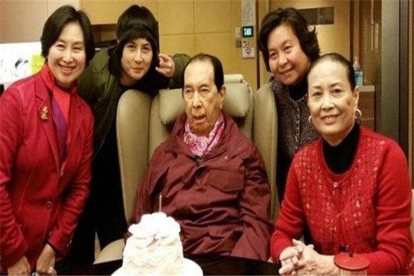 赌王二太太蓝琼缨黑道背景揭秘 她可是一个狠角色129 / 作者:UFO爱好者 / 帖子ID:102138