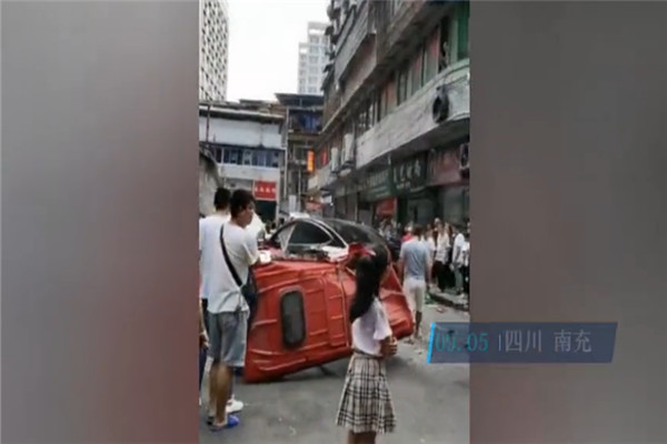 小客车出车祸2死6伤 车行路上安全为主避免出现事故397 / 作者:UFO爱好者 / 帖子ID:101874