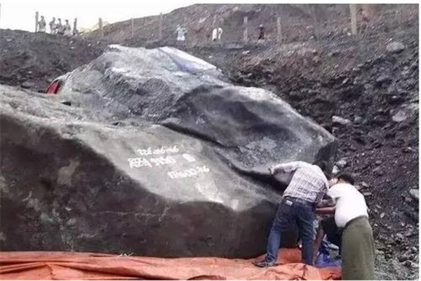 世界上最大的翡翠 由于体型巨大至今没被挖掘留在山中457 / 作者:UFO爱好者 / 帖子ID:91242