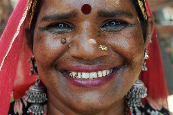 世界上门牙最大的人 来自加拿大的9岁男孩（长2.28cm）117 / 作者:UFO爱好者 / 帖子ID:90881