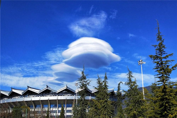 云南泸沽湖UFO视频录像 上空出现奇异发光物体（神奇）887 / 作者:UFO爱好者 / 帖子ID:100326