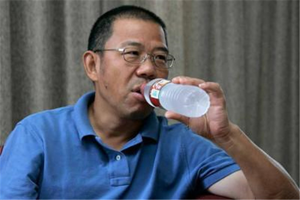 钟睒睒怎么突然成首富了：手上持股份额大（两家上市公司）960 / 作者:UFO爱好者 / 帖子ID:71191