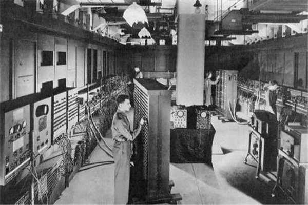 世界上第一台电脑：产生于1946年（是第一代计算机）103 / 作者:UFO爱好者 / 帖子ID:68432