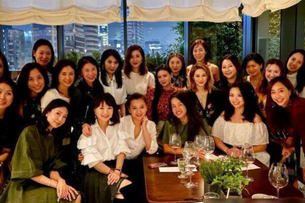 上海名媛是什么梗 假名媛拼单丝袜轮流穿包装自己立人设684 / 作者:UFO爱好者 / 帖子ID:80383
