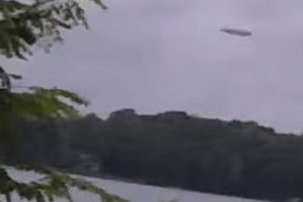 美国北卡州湖上空惊现UFO:固特异飞艇，二十万播放量122 / 作者:UFO爱好者 / 帖子ID:80044