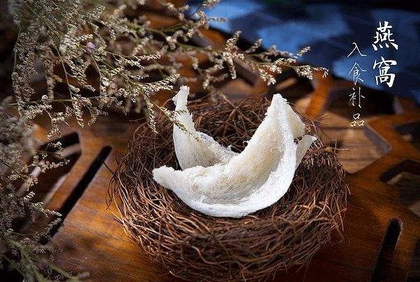 血燕窝和白燕窝的区别:颜色成分价格不同，血燕铁质丰富114 / 作者:UFO爱好者 / 帖子ID:79144