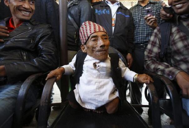 世界上最矮的人:唐吉，身高54.6cm体重12公斤(享年75岁)350 / 作者:UFO爱好者 / 帖子ID:90839